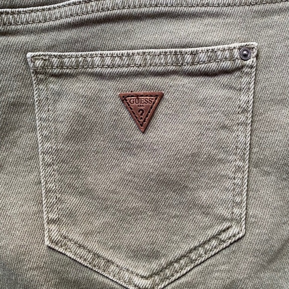 NEW GUESS Destroyed Skinny Denim Shorts SZ 27 - Picture 10 of 10